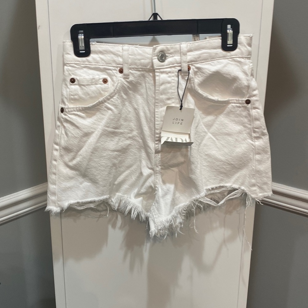 New With tags Zara high waisted Jean shorts